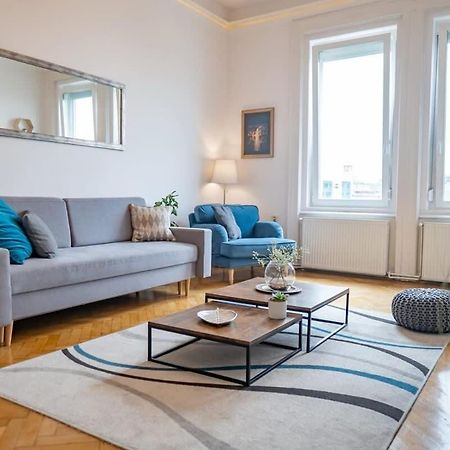Chic Central Flat With River View Budapest Ngoại thất bức ảnh